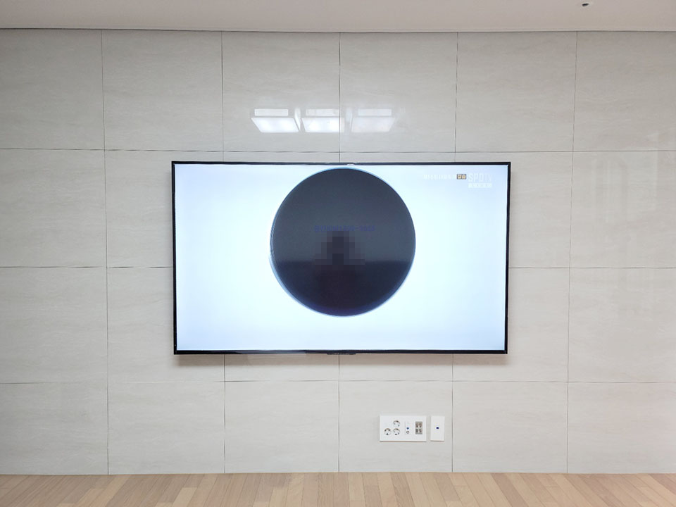부산 사직동 벽걸이티비설치 거실 맞춤 전문 시공 벽걸이 TV 설치 시공 사진 1