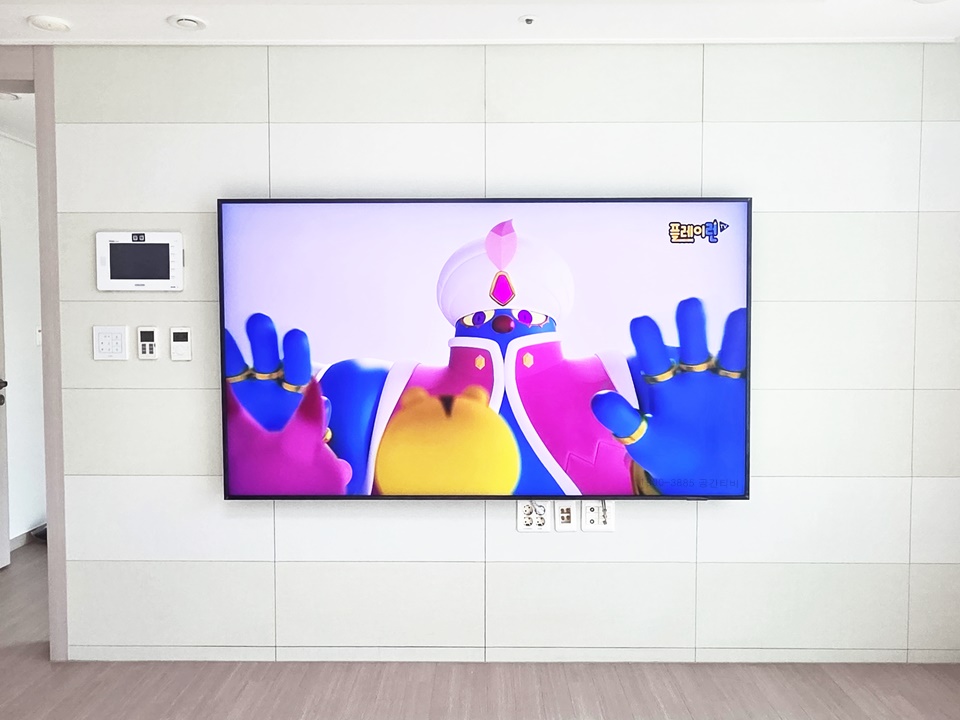 시흥 벽걸이티비설치 아파트 벽면 맞춤 전문 시공 벽걸이 TV 설치 시공 사진 2