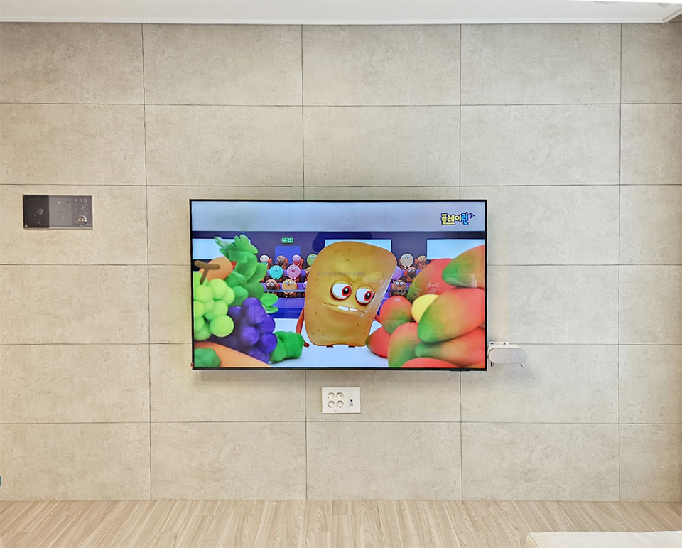 서울 송파구 벽걸이티비설치 안전하고 깔끔한 거실 시공 벽걸이 TV 설치 시공 사진 2