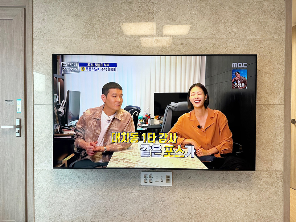 과천 벽걸이티비설치 아파트 거실 맞춤 전문 시공 벽걸이 TV 설치 시공 사진 3