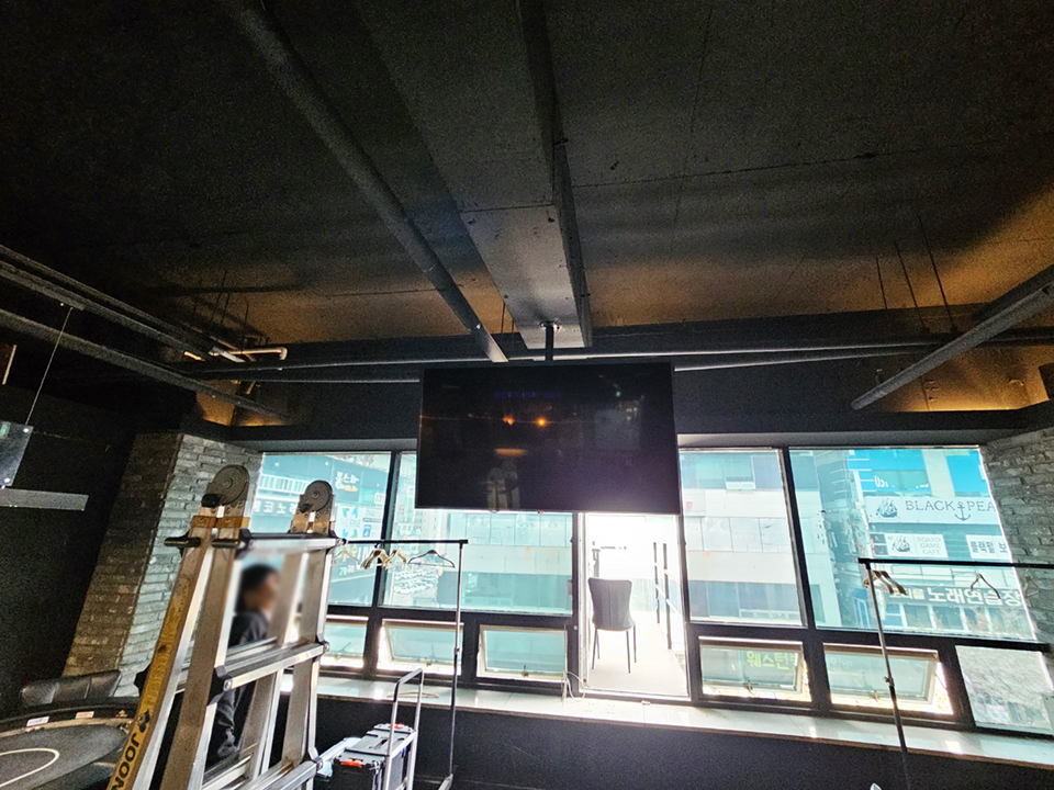 고양 장항동 벽걸이티비설치 입주·이사 맞춤 TV시공 벽걸이 TV 설치 시공 사진 1