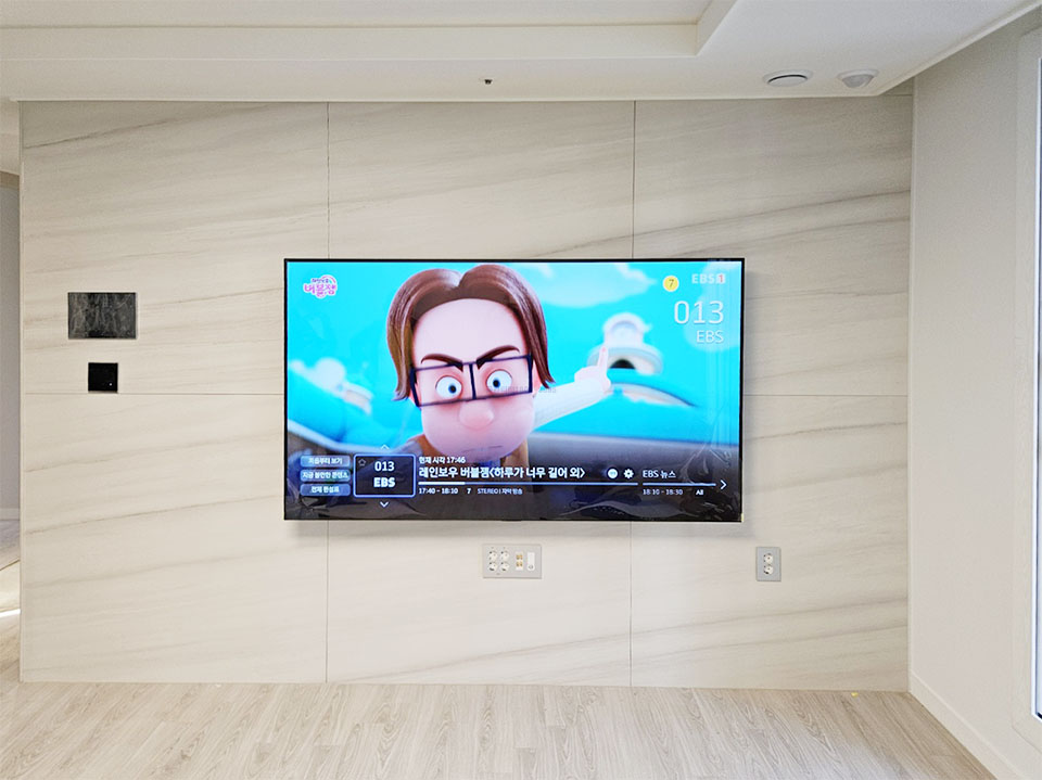 인천 계양구 벽걸이TV설치 및 선정리 벽걸이 TV 설치 시공 사진 4