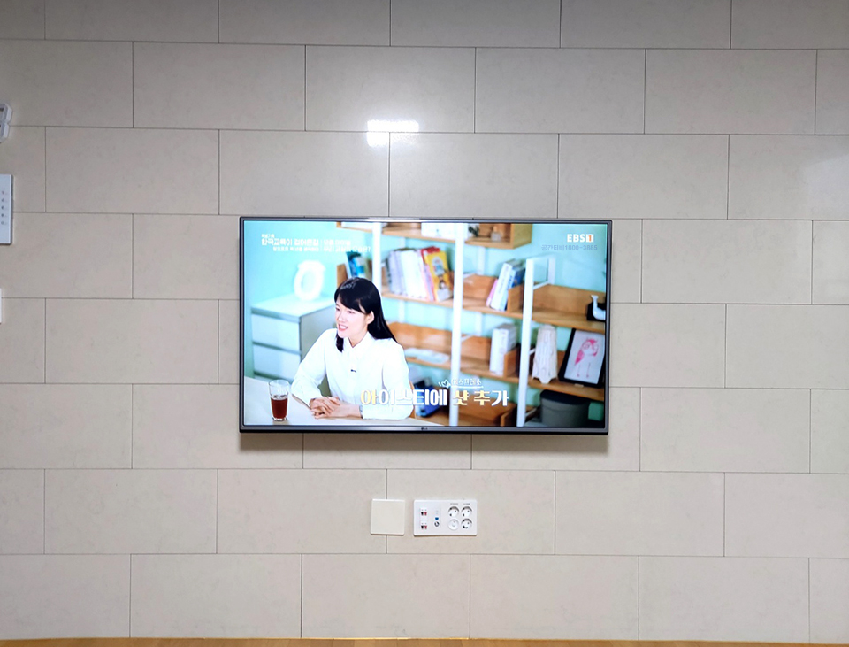 인천 동구 벽걸이TV설치 맞춤 시공 선정리 벽걸이 TV 설치 시공 사진 1