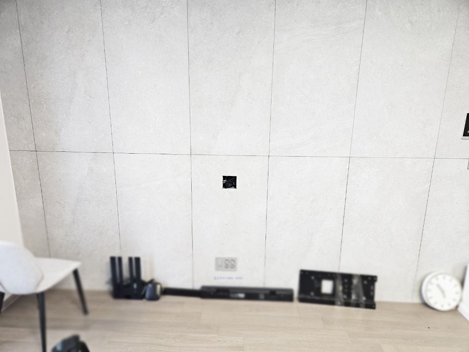 인천 서구 벽걸이TV설치 대형TV 선정리 벽걸이 TV 설치 시공 사진 2