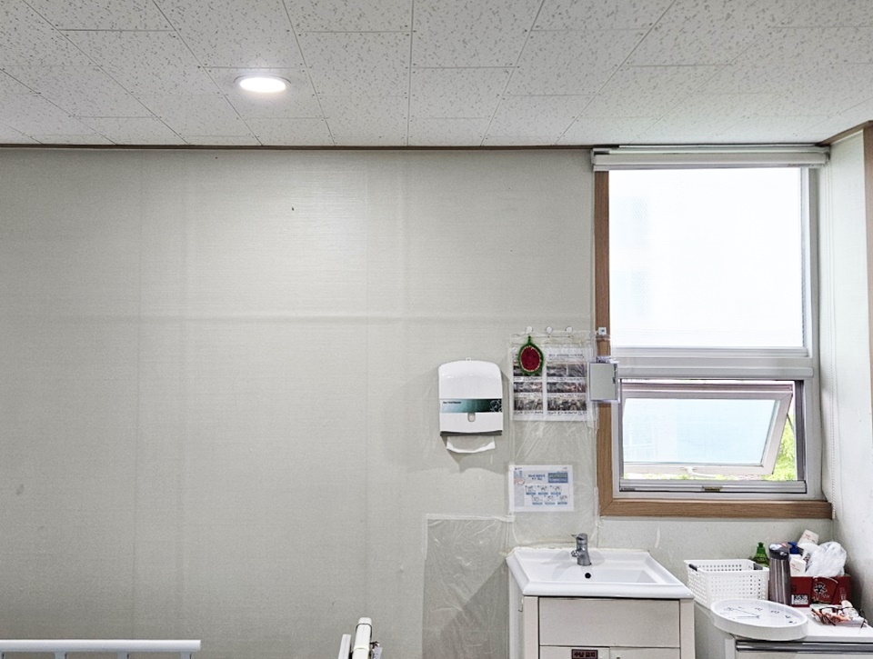 수원 망포동 벽걸이티비설치 거실 맞춤 TV시공 벽걸이 TV 설치 시공 사진 1