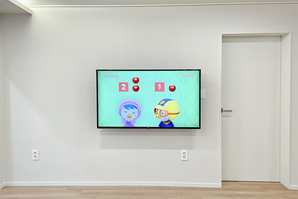 서울 둔촌동 벽걸이티비설치 대단지 맞춤 TV시공 벽걸이 TV 설치 시공 사진 1
